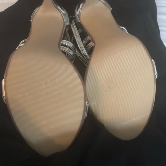 Scrappy Silver sexy stilettos 🍁💃🏼 - Picture 4 of 6